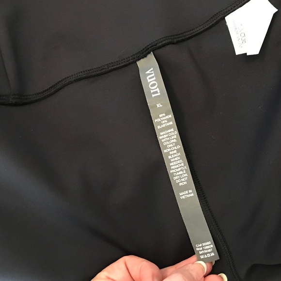 HOT RN 🔥 VUORI BLACK EVOLVE LEGGINGS - Picture 4 of 11